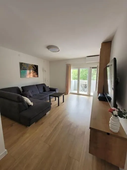 Apartman Manuela 0*, Obrovac